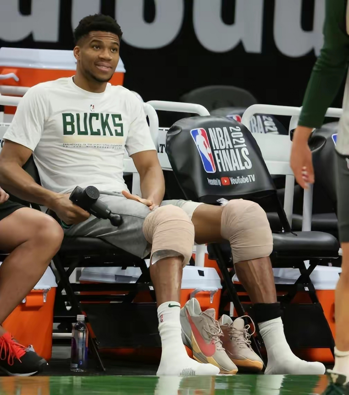 乐鱼体育官方入口关于字母哥迎来十二赛季出色发挥，巴塞罗那观众热烈欢呼！的信息